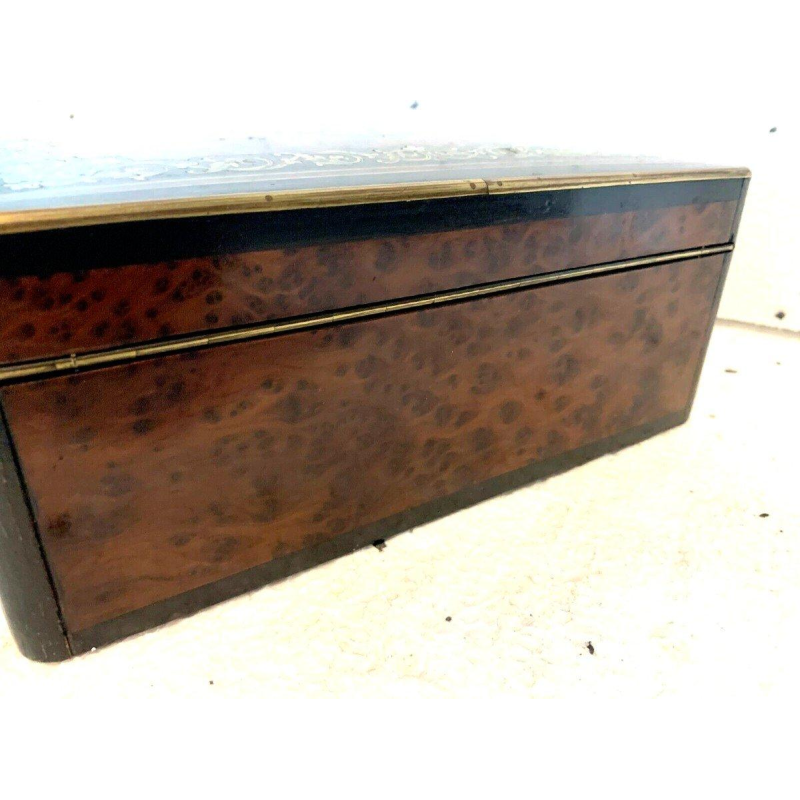 Jewelry box in thuya burl and engraved brass marquetry, 19th century