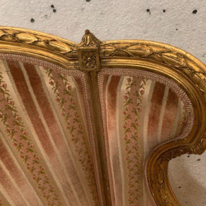 Bergère à coussin de style Louis XVI en bois doré, XXᵉ siècle