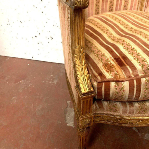 Bergère à coussin de style Louis XVI en bois doré, XXᵉ siècle