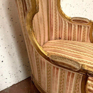 Bergère à coussin de style Louis XVI en bois doré, XXᵉ siècle