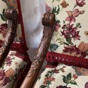 Paire De Fauteuils De Style Renaissance En Noyer Massif XIX Siècle