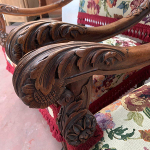Paire De Fauteuils De Style Renaissance En Noyer Massif XIX Siècle