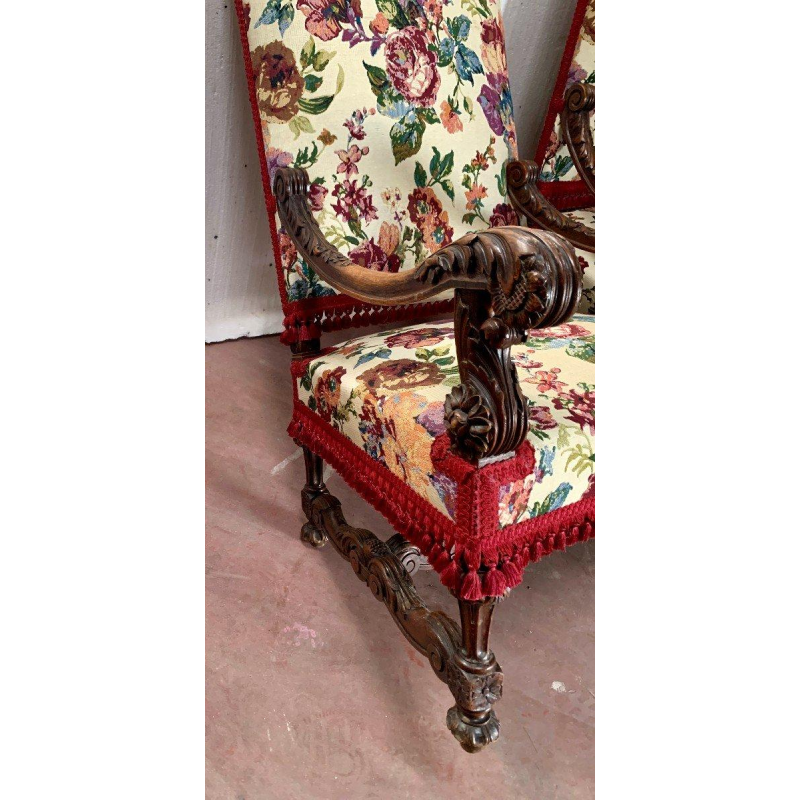 Paire De Fauteuils De Style Renaissance En Noyer Massif XIX Siècle