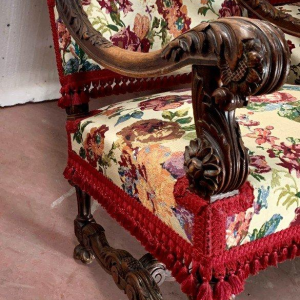 Paire De Fauteuils De Style Renaissance En Noyer Massif XIX Siècle
