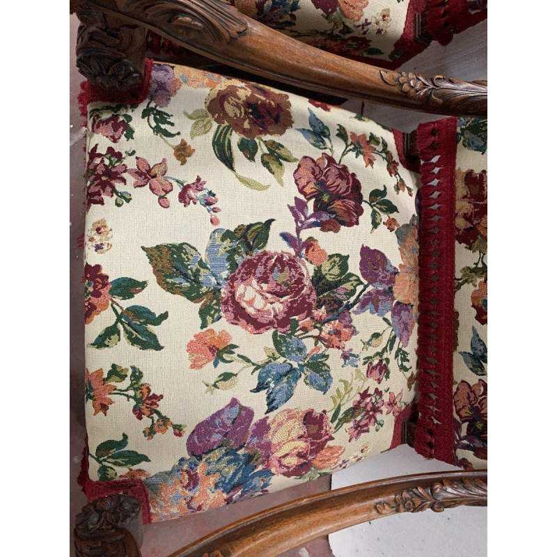 Een paar fauteuils in renaissancestijl, vervaardigd uit massief walnoothout, 19e eeuw.