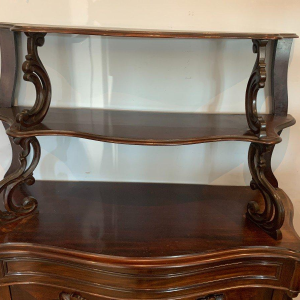 Dressoir van mahoniehout en fineer van Louis-Philippe, 19e eeuw.