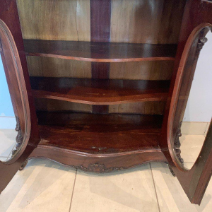 Dressoir van mahoniehout en fineer van Louis-Philippe, 19e eeuw.