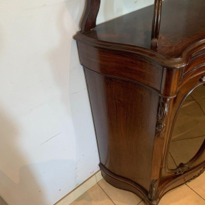Dressoir van mahoniehout en fineer van Louis-Philippe, 19e eeuw.