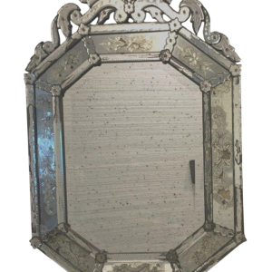 Miroir vénitien à pare-close et fronton, début XXᵉ siècle