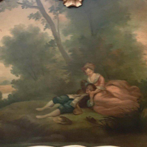 Trumeau « Scène galante en campagne » de style Louis XV en bois patiné et doré, XXᵉ siècle