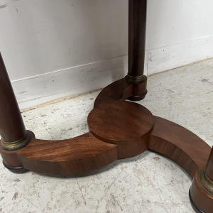 Guéridon rond de style Empire en acajou et placage XX siècle