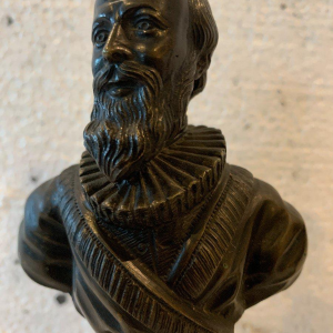 Pair of Napoleon III busts "Henri IV and the Duke of Sully" chased bronze, 19th century