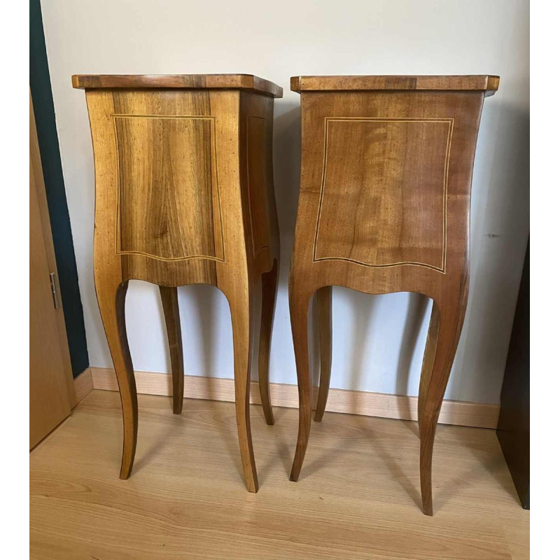 Paire de fines tables d'appoint de style Louis XV