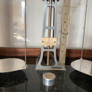 Mahogany glass-fronted balance scale, Maison Poulenc Frères in Paris, 20th century