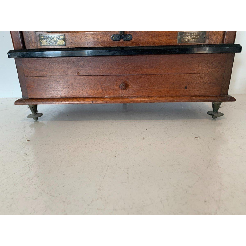 Mahogany glass-fronted balance scale, Maison Poulenc Frères in Paris, 20th century