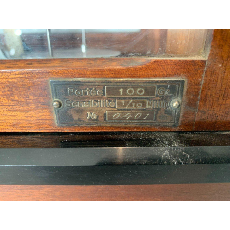 Mahogany glass-fronted balance scale, Maison Poulenc Frères in Paris, 20th century