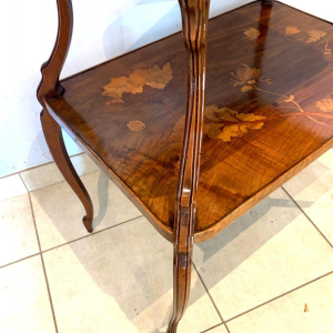 Nancy School, Art Nouveau sokkeltafel met twee planken van marqueterie versierd met bloemmotieven, begin 20e eeuw