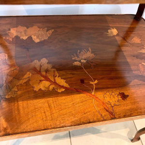 Nancy School, Art Nouveau pedestal table with two marquetry shelves decorated with floral motifs, early 20th century