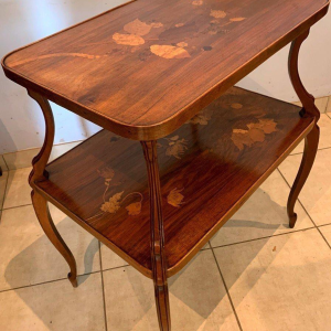 Nancy School, Art Nouveau pedestal table with two marquetry shelves decorated with floral motifs, early 20th century