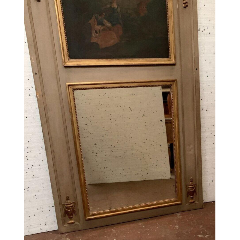 Miroir trumeau de style Louis XVI en bois patiné et doré, XXᵉ siècle