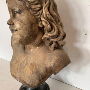 Théophile Rousseau, terracotta buste van een jong meisje, 20e eeuw