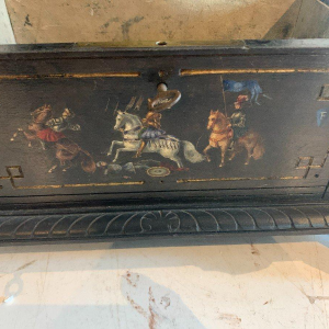 Coffret à bijoux Napoléon III, bois sculpté noirci, décor polychrome, XIXᵉ siècle