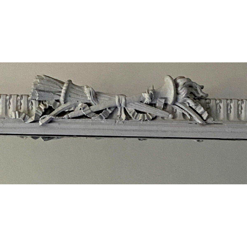 Miroir de style Louis XVI en bois sculpté, XXᵉ siècle