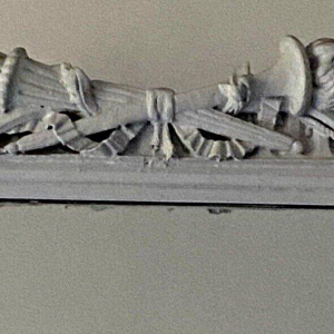 Miroir de style Louis XVI en bois sculpté, XXᵉ siècle