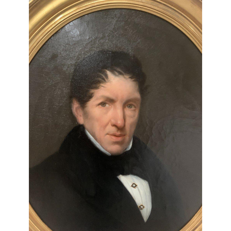 Paire de portraits d’ancêtres, huile sur toile en cadres ovales dorés, XIXᵉ siècle