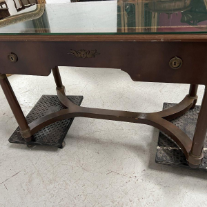 Bureau in Empire-stijl van mahoniehout en fineer, 20e eeuw.