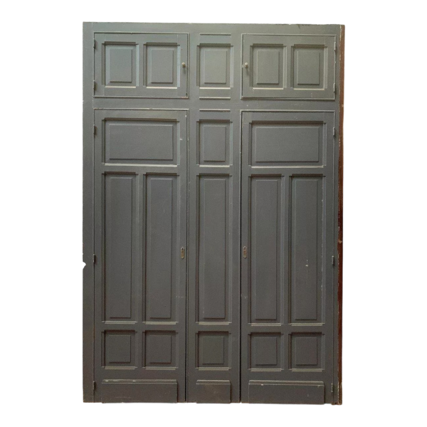 Façade de placard en hêtre patiné à double portes, XXᵉ siècle