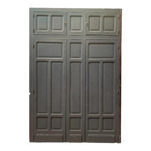 Façade de placard en hêtre patiné à double portes, XXᵉ siècle