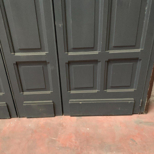 Façade de placard en hêtre patiné à double portes, XXᵉ siècle