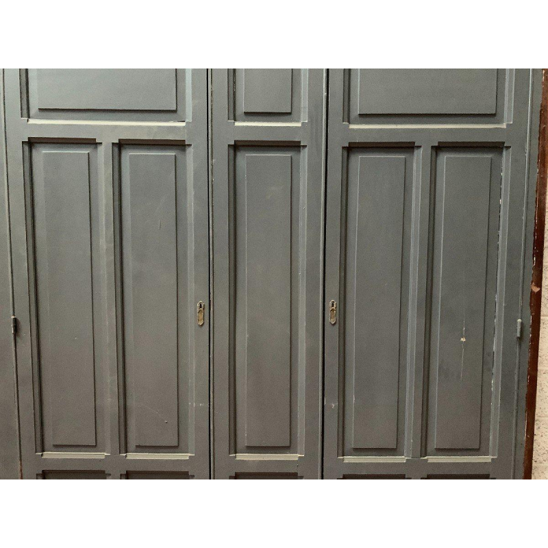 Façade de placard en hêtre patiné à double portes, XXᵉ siècle