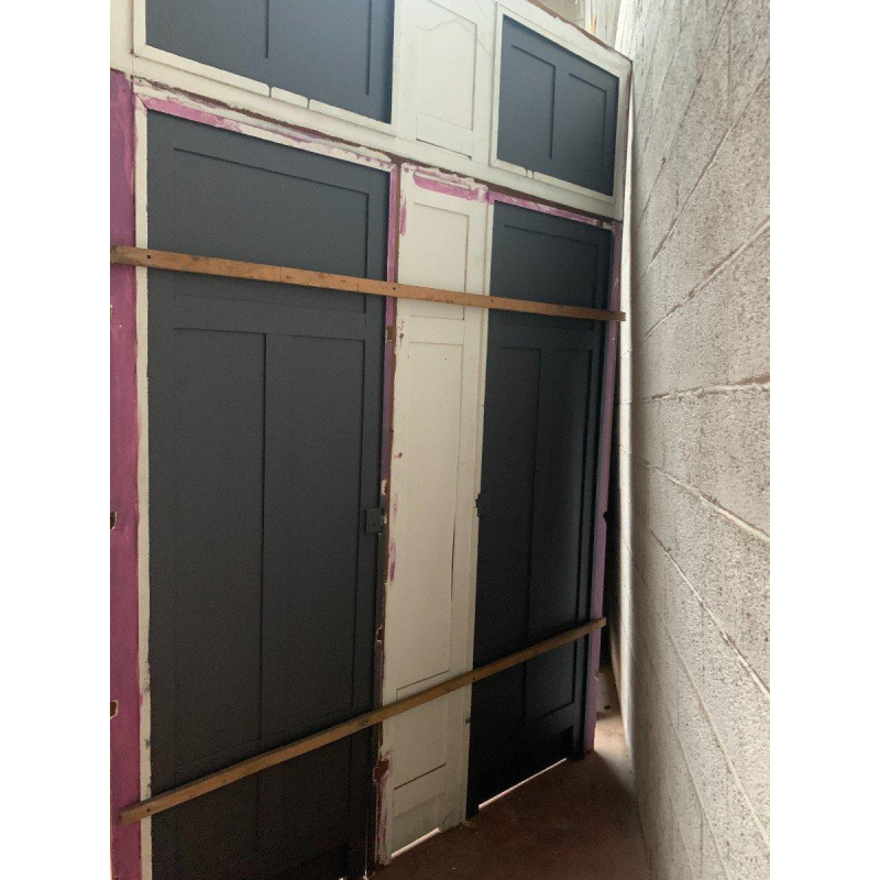 Gepatineerde beukenhouten kastfront met dubbele deuren, 20e eeuw