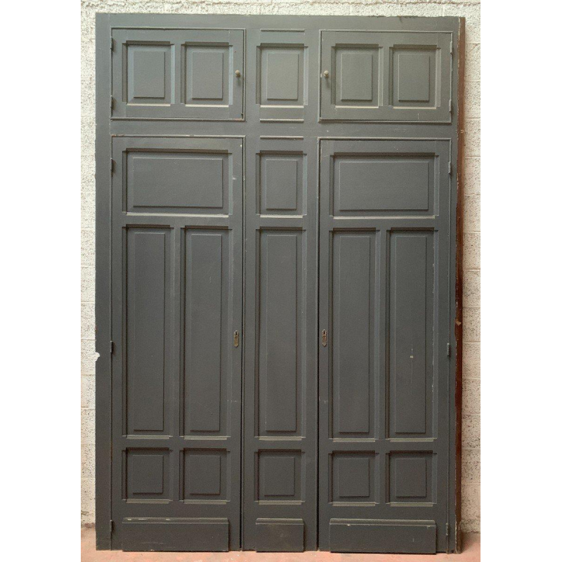 Façade de placard en hêtre patiné à double portes, XXᵉ siècle