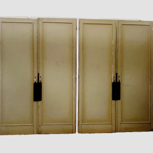 Suite de quatre portes de passage en sapin massif, XIXᵉ siècle