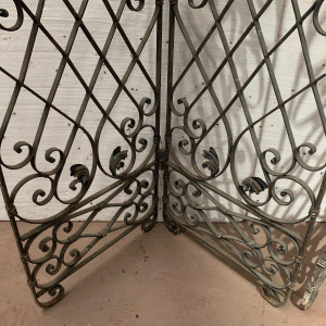 Séparation ou claustra à quatre vantaux en fer forgé, XXᵉ siècle