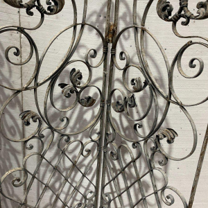 Séparation ou claustra à quatre vantaux en fer forgé, XXᵉ siècle