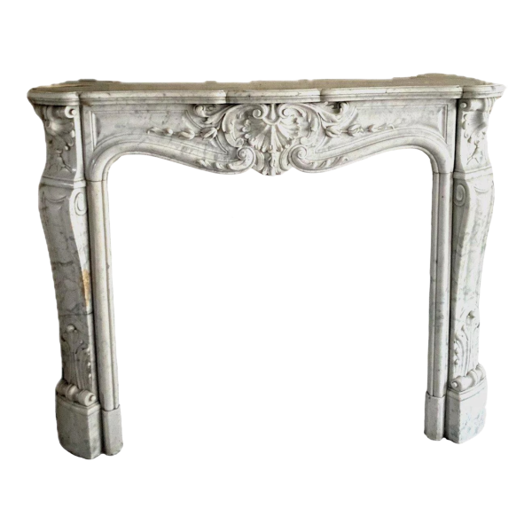 Cheminée de style Louis XV en marbre blanc de Carrare, XIX siècle