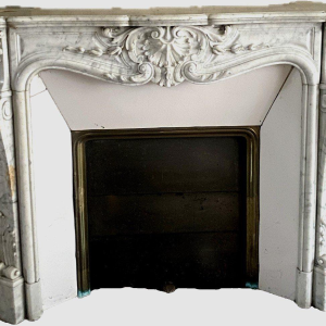 Cheminée de style Louis XV en marbre blanc de Carrare, XIX siècle
