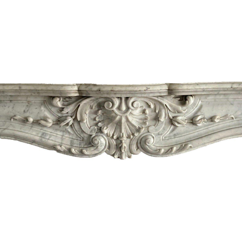 Cheminée de style Louis XV en marbre blanc de Carrare, XIX siècle
