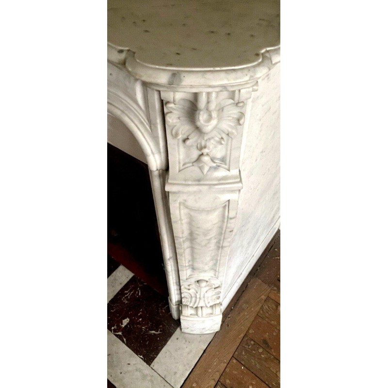Louis XV style fireplace in white Carrara marble, 19th century