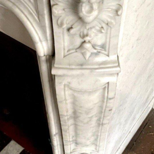 Open haard in Lodewijk XV-stijl van wit Carrara-marmer, 19e eeuw.