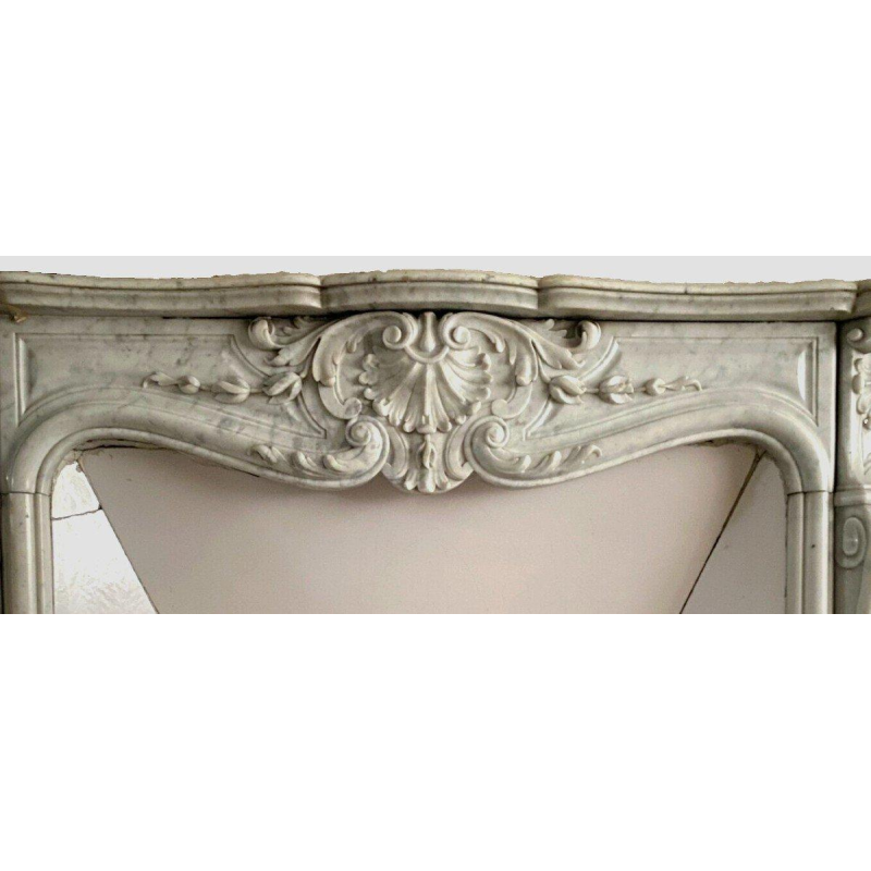 Open haard in Lodewijk XV-stijl van wit Carrara-marmer, 19e eeuw.