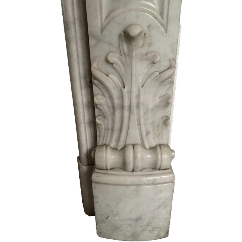 Open haard in Lodewijk XV-stijl van wit Carrara-marmer, 19e eeuw.