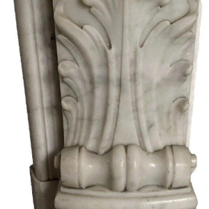 Cheminée de style Louis XV en marbre blanc de Carrare, XIX siècle