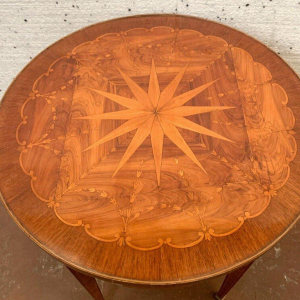 Table guéridon de style Louis XVI, marqueterie de bois de rose et palissandre, XX siècle