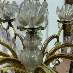 Lustre cage à seize lumières, pampilles et coupelles de cristal, XIX siècle