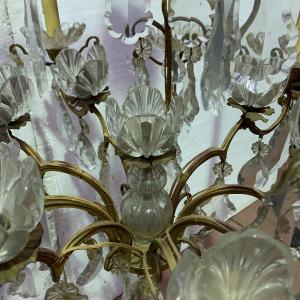 Lustre cage à seize lumières, pampilles et coupelles de cristal, XIX siècle